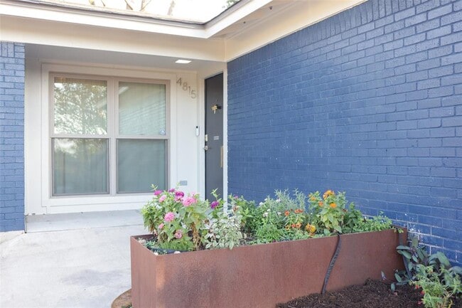 Building Photo - 4815 Oldfort Hill Dr