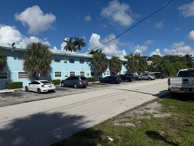 Building Photo - 241 SE 10th Ave