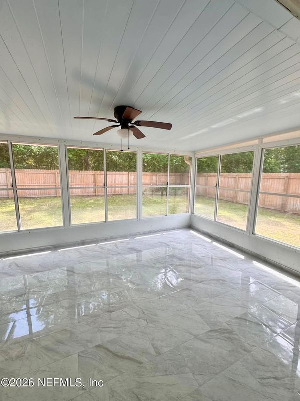 Building Photo - 8250 Lakemont Dr
