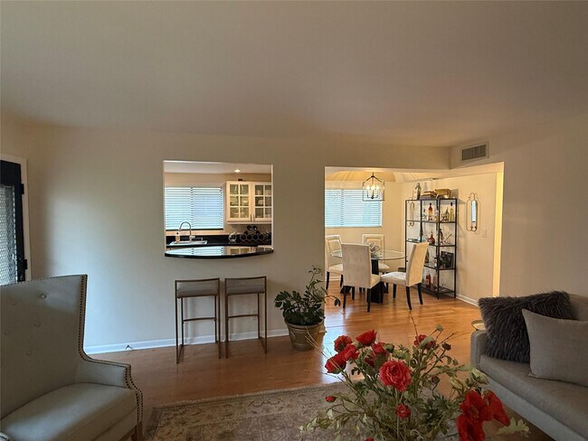 Building Photo - 15126 Ashland St