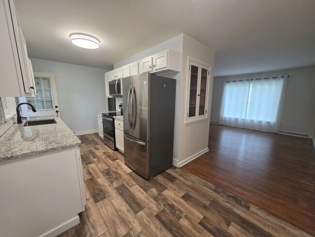 Building Photo - Updated 2-Bedroom Duplex for Rent – Kent, OH 44240
