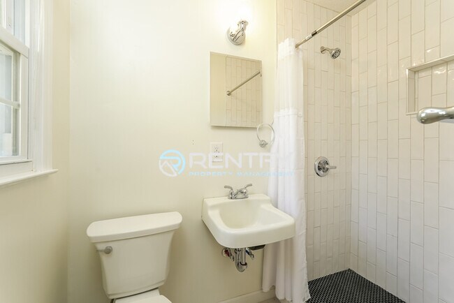 Building Photo - 260 Stewart Rd SE