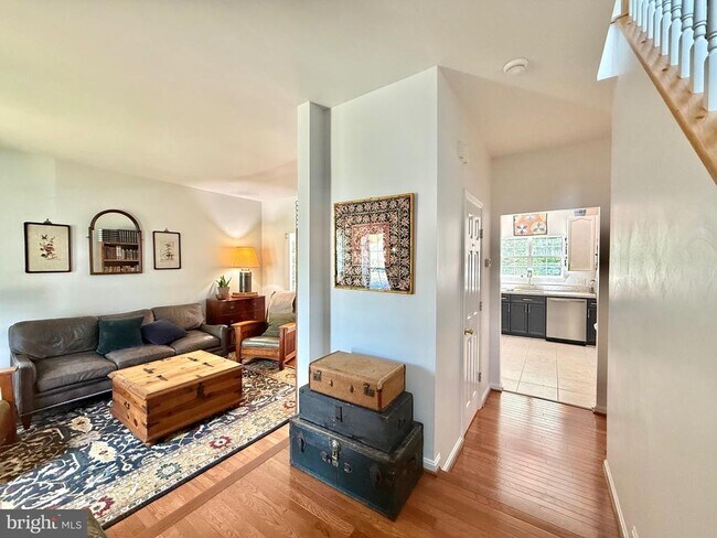 Building Photo - 8 Woodmont Ct