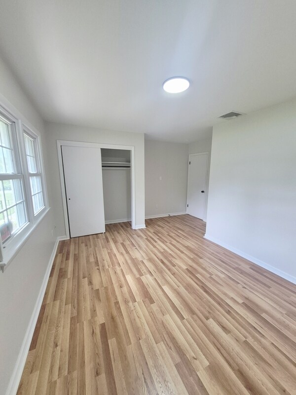 Building Photo - 200 Wellview Dr