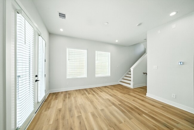 Building Photo - 2304 Hoskins Dr