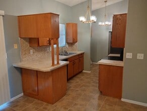 Building Photo - W Concordia Dr