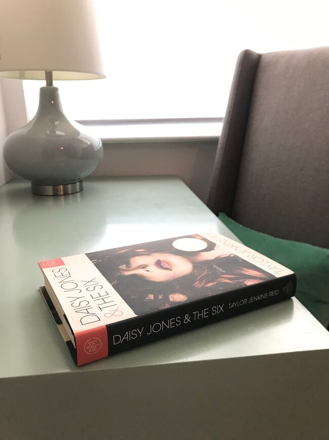 Building Photo - 2504 Rae Dell Ave