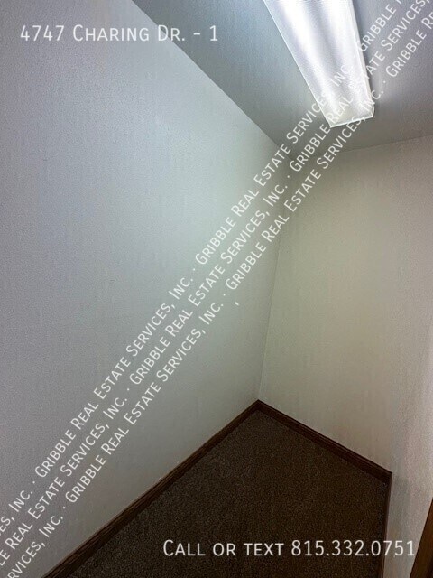 Building Photo - 4747 Charing Dr