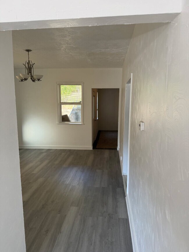 Building Photo - 730 Middle Ave