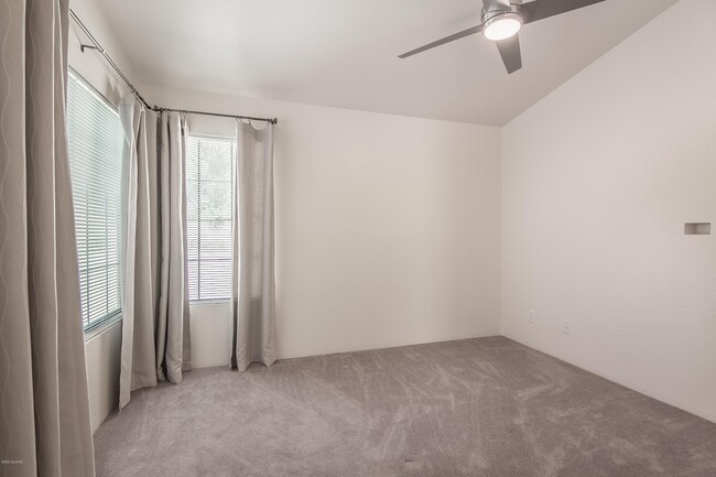 Building Photo - 6441 N Tierra De Las Catalinas