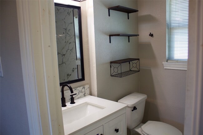 Building Photo - 1323 E 32nd 1/2 St