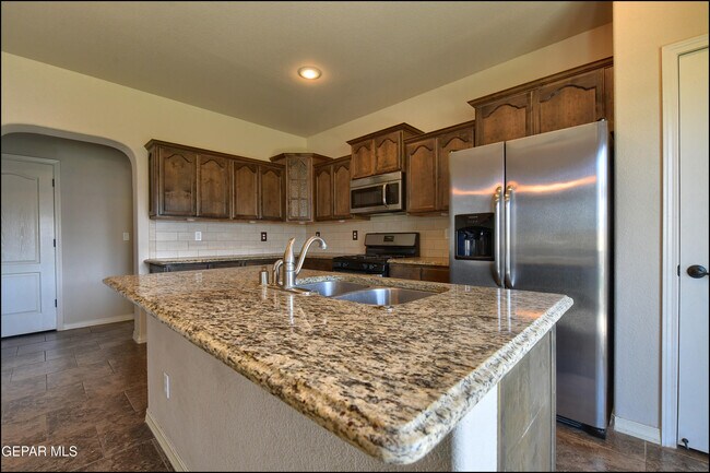 Building Photo - 7528 Wolf Creek Dr