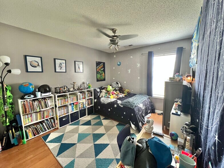 Building Photo - 522 Foxfield Ct