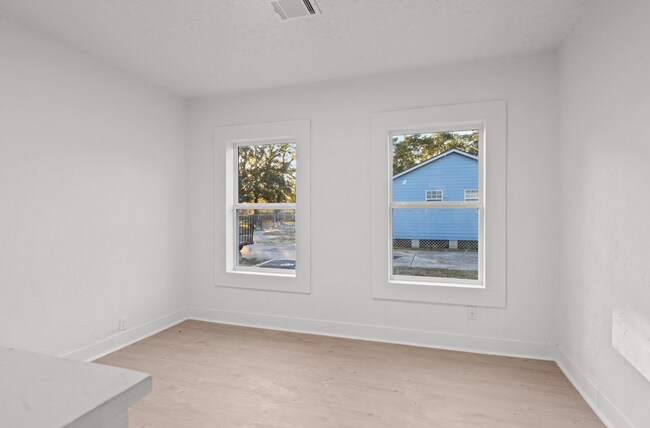 Building Photo - 3 bedroom on large lot