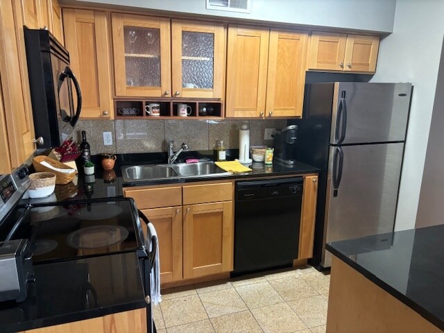 Building Photo - 2222 Detroit Ave