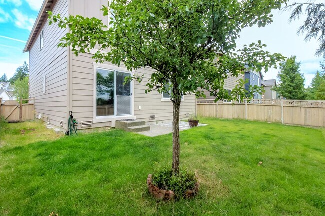 Building Photo - 3684 London Loop NE