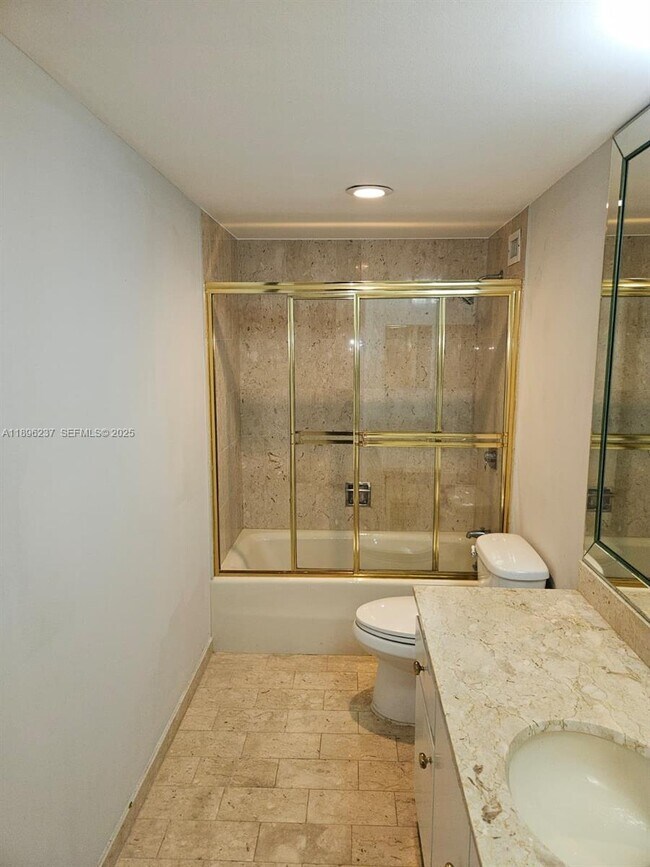 Building Photo - 1800 NE 114th St