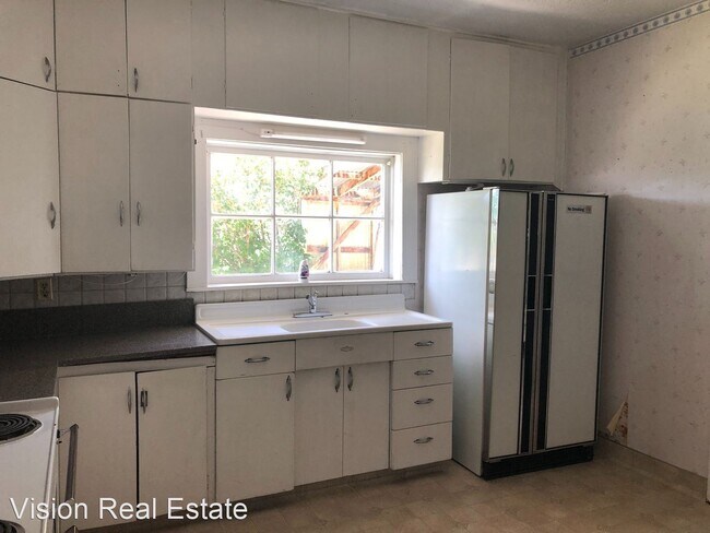 Building Photo - 2 br, 1 bath House - 144 S State