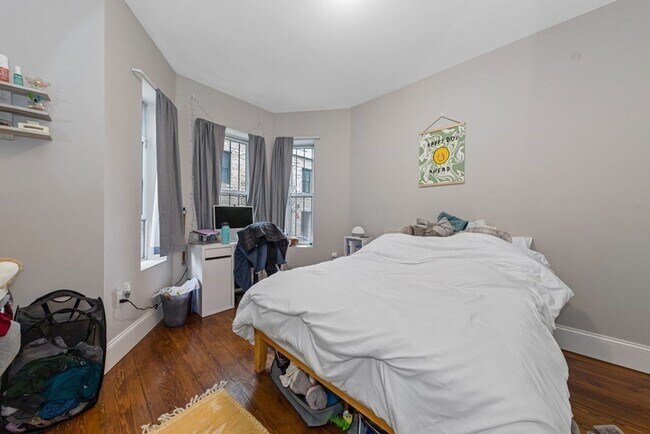 Building Photo - 4 BED 2 BATH MISSION HILL