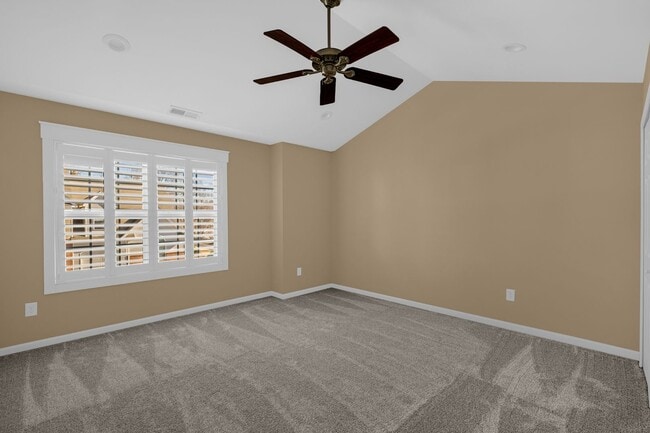 Building Photo - 3 Bedroom, 2 1/2 Bathroom End Unit Townhome in Greensboro