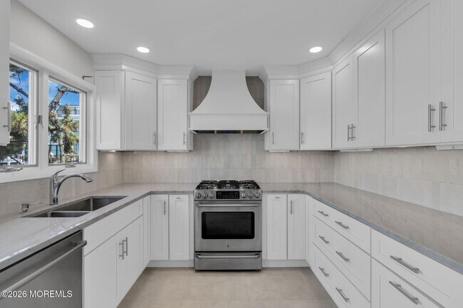Building Photo - 152 Ocean Ave N