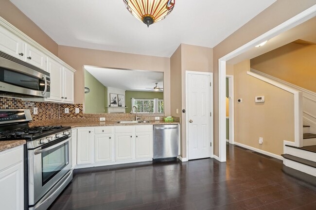 Building Photo - 3 Bedroom Townhome in the Heart of Dulth