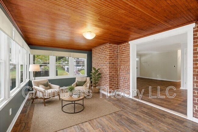 Building Photo - 3635 Vacation Ln