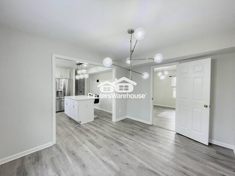 Building Photo - 835 Deer Path Trail