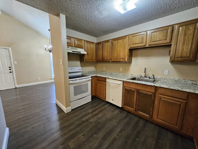 Building Photo - $2000 MESQUITE- Beautiful home with open f...