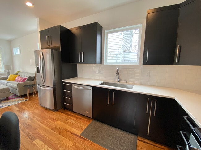 Building Photo - Room in Single Family Home on Heck St