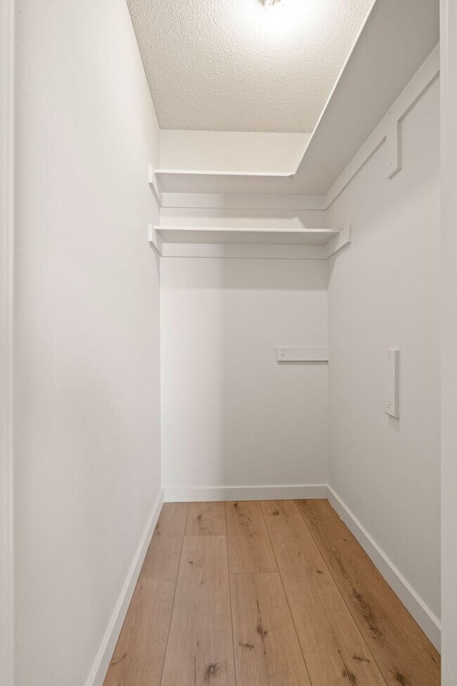 Building Photo - Newly Remodeled Beautiful 3 Bedroom Home