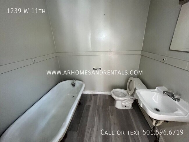 Building Photo - 1239 W 11th-