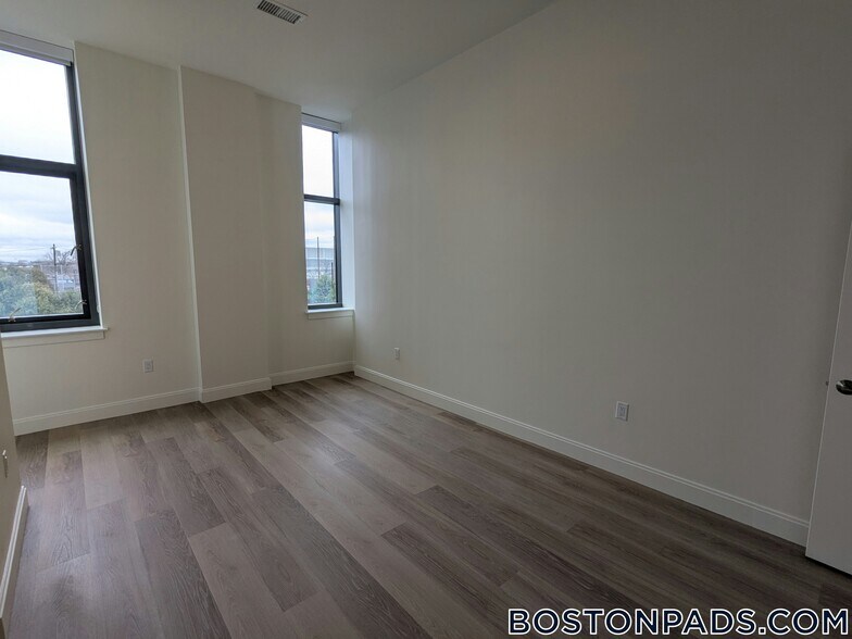 Building Photo - 1079 Commonwealth Ave