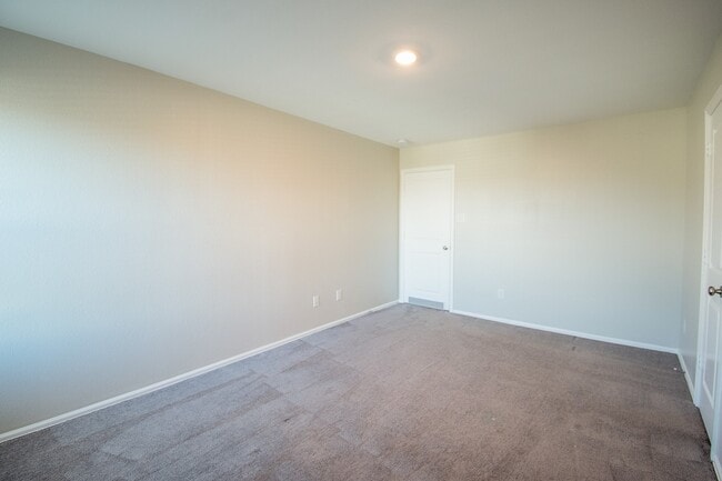 Building Photo - 3716 Vail Spgs Dr