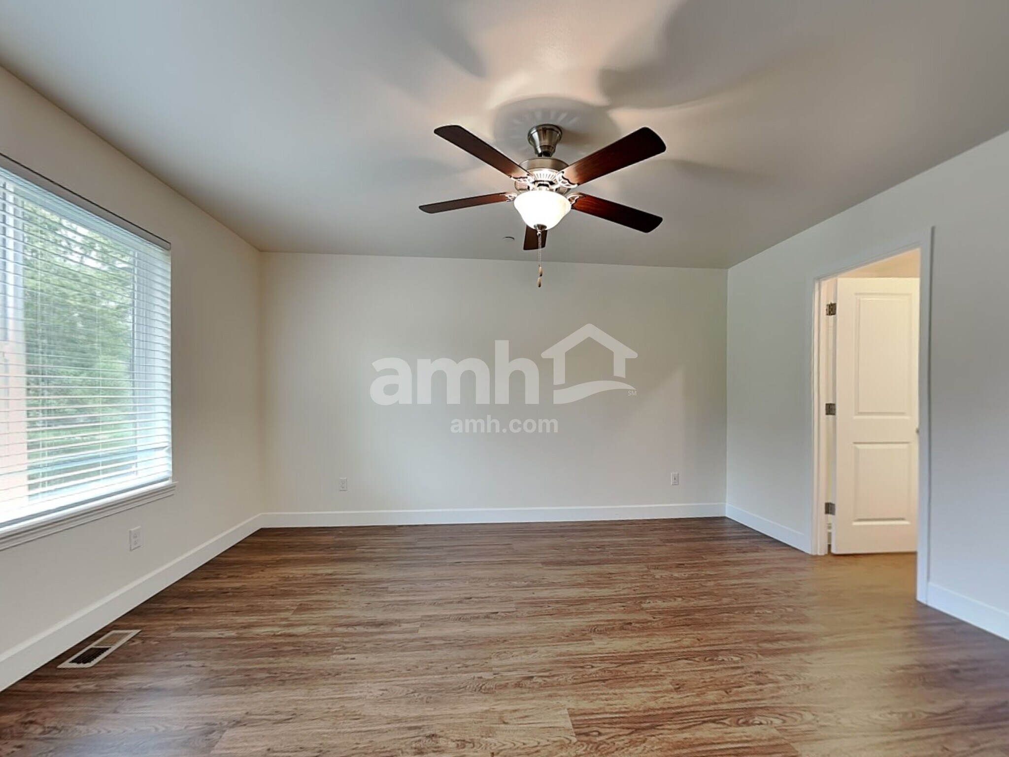 Building Photo - 13911 106th Ave E