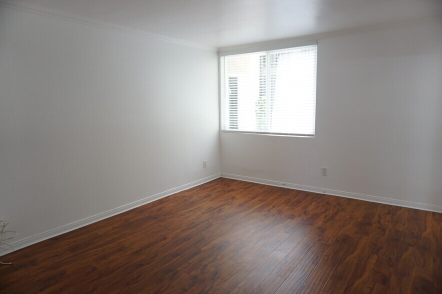 Building Photo - 4610 Densmore Ave