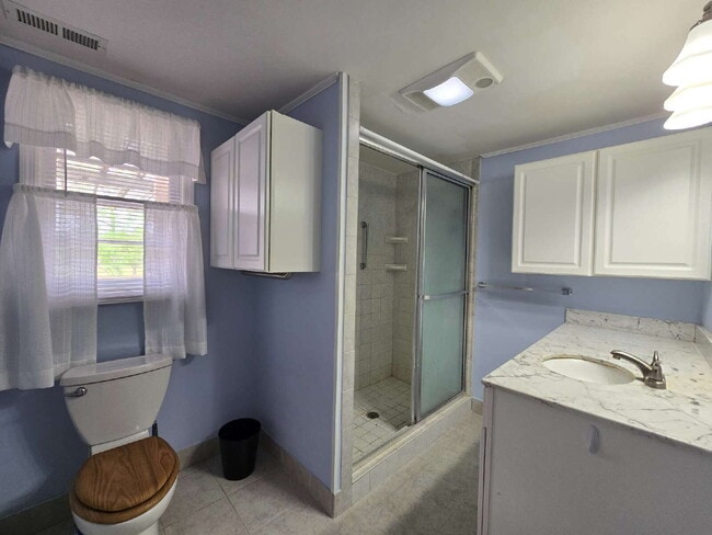 Building Photo - 844 Old Church Rd