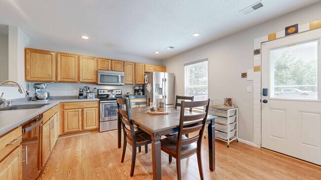 Building Photo - 821 Benson Ln