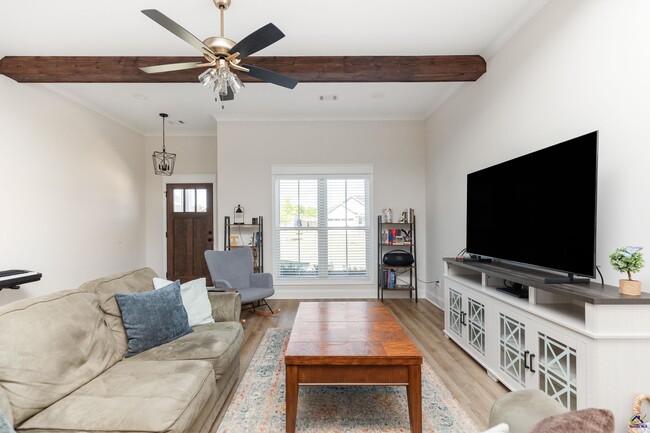 Building Photo - 210 Saraland Trl