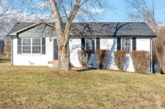 Building Photo - 3 Bedroom Dog Friendly Home For Rent!