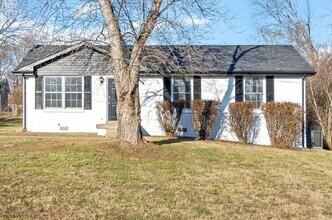Building Photo - 3 Bedroom Dog Friendly Home For Rent!