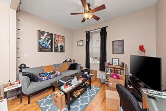 Building Photo - 1 bedroom in Chicago IL 60613