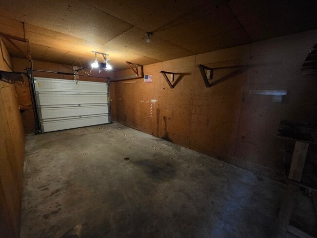 Building Photo - 1254-1256 Meadow Ln