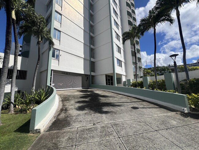 Building Photo - 710 Lunalilo St