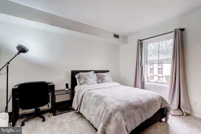 Building Photo - 11643 Stoneview Square