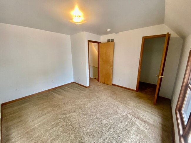 Building Photo - 304