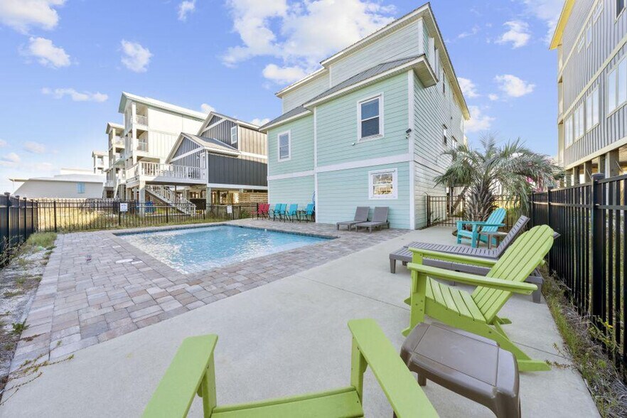 Building Photo - 1412 W Beach Blvd