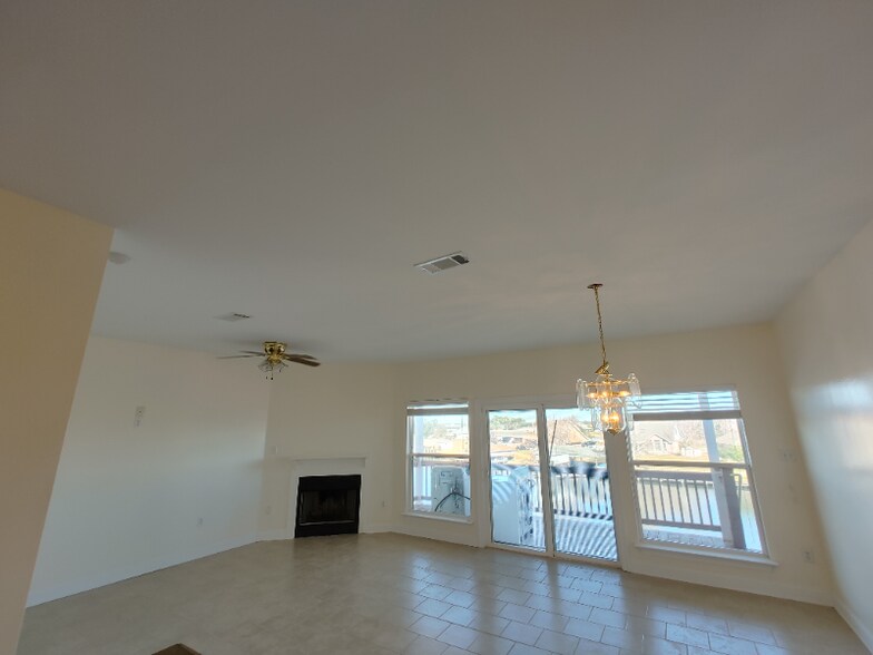 Primary Photo - 118 Lakeview Dr