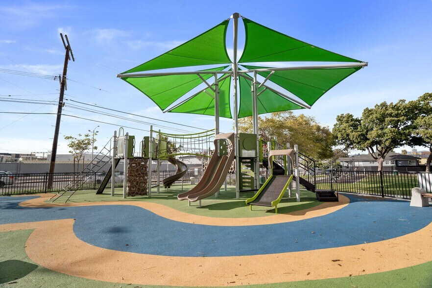 Completely enclosed park - 2315 S Spaulding Ave