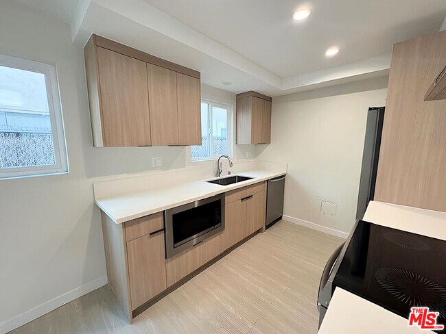 Building Photo - 1302 Amethyst St